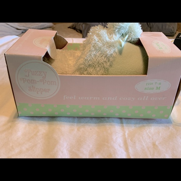 Fuzzy Pom Pom Slippers - Picture 3 of 4